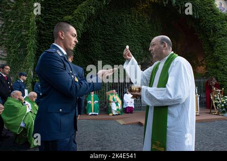 Vatican, Vatican. 01st octobre 2022. Italie, Rome, Vatican, 2022/10/1 .le pape François préside une messe pour le corps de gendarmerie du Vatican, Vatican Photographie par la presse catholique / Mediia du Vatican photos. LIMITÉ À UNE UTILISATION ÉDITORIALE - PAS DE MARKETING - PAS DE CAMPAGNES PUBLICITAIRES. Crédit : Agence photo indépendante/Alamy Live News Banque D'Images