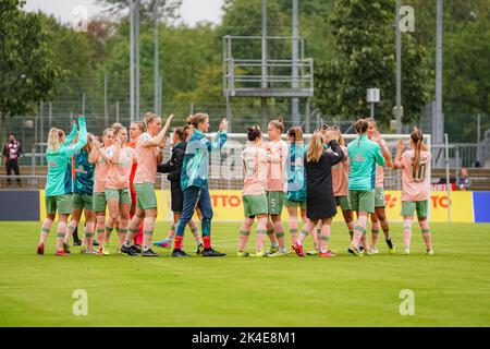 Francfort, Allemagne. 02nd octobre 2022. Francfort, Allemagne, 2 octobre 2022: Réunion de l'équipe de SV Werder Bremen avant le match FLYERALARM Frauen-Bundesliga entre Eintracht Frankfurt et SV Werder Bremen au stade de Brentanobad à Francfort-sur-le-main, Allemagne. (Norina Toenges/Sports Press photo/SPP) crédit: SPP Sport Press photo. /Alamy Live News Banque D'Images