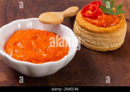 vol au vent avec crème de poivron Banque D'Images