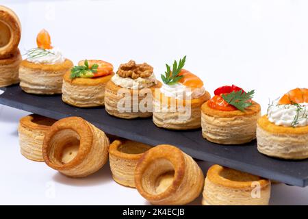 Décoré vol au vent sur ardoise, vol au vent, morsure avec présentation de nourriture de doigt Banque D'Images