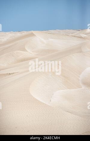 Des dunes de sucre blanches aveuglantes près d'al-Khalif, Oman Banque D'Images