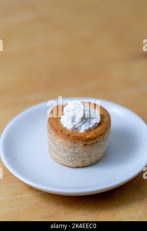 vol au vent avec crème Banque D'Images