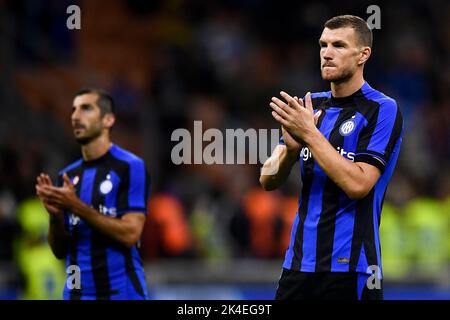 Milan, Italie. 01 octobre 2022. Edin Dzeko du FC Internazionale gestes à la fin de la série Un match de football entre le FC Internazionale et AS Roma. Credit: Nicolò Campo/Alay Live News Banque D'Images