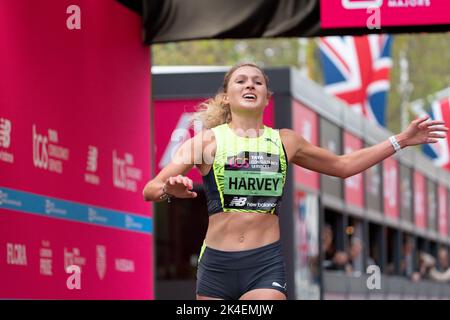 Elite Rose Harvey (GBR) pour femme termine dixième au TCS London Marathon 2022 au London City Centre, Londres, Royaume-Uni. 2nd octobre 2022. (Photo de Richard Washbrooke/News Images) à Londres, Royaume-Uni, le 10/2/2022. (Photo de Richard Washbrooke/News Images/Sipa USA) crédit: SIPA USA/Alay Live News Banque D'Images