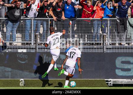 ROTTERDAM, PAYS-BAS - OCTOBRE 2 : Naoki Maeda du FC Utrecht, Sander van de Streek du FC Utrecht, Sean Klaiber du FC Utrecht fêtent le but lors du match hollandais entre l'Excelsior Rotterdam et le FC Utrecht au Stadion Woudestein on 2 octobre 2022 à Rotterdam, pays-Bas (photo de Ben gal/Orange Pictures) Banque D'Images