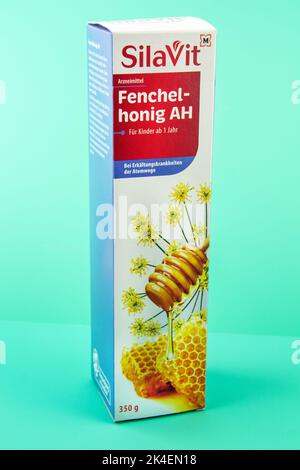 Hambourg, Allemagne - 25 septembre 2022: Silvfit Fenchelhonig mit Verpackung und Flasche - Silvfit Fennel miel et paquet Banque D'Images