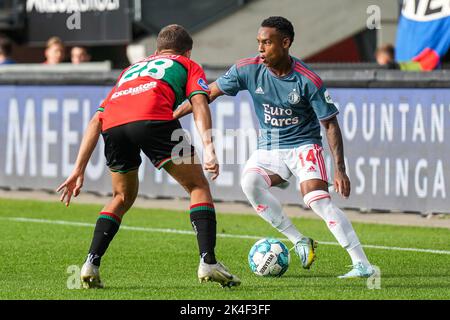 Nijmegen - Bart van Rooij de NEC Nijmegen, Igor Paixao de Feyenoord lors du match entre NEC Nijmegen et Feyenoord à Goffertstadion le 2 octobre 2022 à Nimègue, pays-Bas. (Box to Box Pictures/Yannick Verhoeven) Banque D'Images