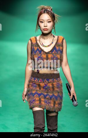 SHANGHAI, CHINE - le 30 SEPTEMBRE 2022 - la chanteuse Vinida participe au salon de clôture de la Shanghai Fashion week à Shanghai, Chine, le 30 septembre 2022. Banque D'Images