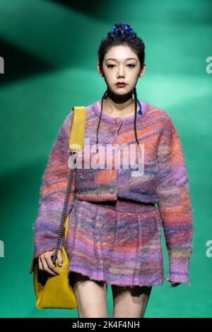 SHANGHAI, CHINE - le 30 SEPTEMBRE 2022 - CurleyG, chanteuse féminine, participe au salon de clôture de la Shanghai Fashion week à Shanghai, Chine, le 30 septembre 2022. Banque D'Images