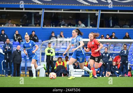 Birmingham, Royaume-Uni. 2nd octobre 2022. Birmingham, Royaume-Uni. 02nd octobre 2022. Birmingham, 2 octobre 2022 Lucy Quinn (Birmingham n° 17 ) sur une attaque lors du match de la coupe Conti des femmes entre Birmingham City vs Brighton (Karl W Newton/SPP) crédit: SPP Sport Press photo. /Alamy Live News Banque D'Images