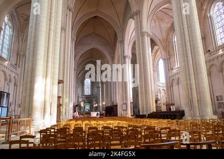 Intérieur de la cathédrale de Poitiers Banque D'Images