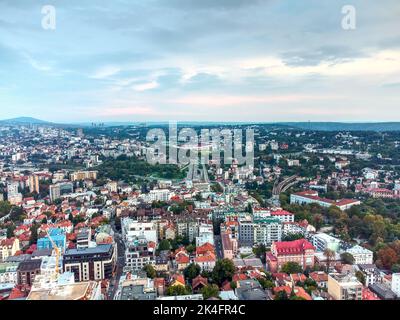 Vue d'ensemble aérienne de Belgrade avec vue sur le stade Marakana à distance Banque D'Images