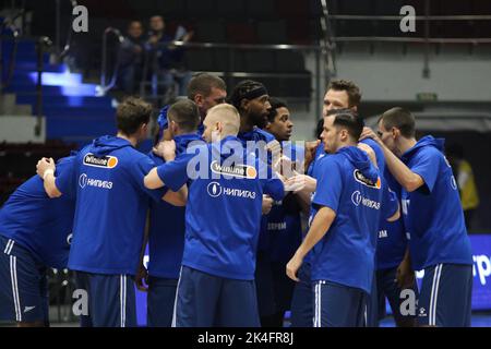 Saint-Pétersbourg, Russie. 02nd octobre 2022. Les joueurs de Zenit vus pendant le match de basket-ball de la VTB United League entre Zenit et LES CINU à Sibur Arena. Score final; Zenit 79:82 UNICS. (Photo de Maksim Konstantinov/SOPA Images/Sipa USA) crédit: SIPA USA/Alay Live News Banque D'Images