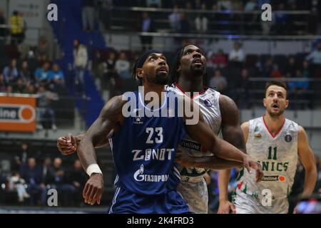 Saint-Pétersbourg, Russie. 02nd octobre 2022. Richard Solomon (No.23) de Zenit en action pendant le match de basket-ball de la VTB United League entre Zenit et LES CINU à Sibur Arena. Score final; Zenit 79:82 UNICS. (Photo de Maksim Konstantinov/SOPA Images/Sipa USA) crédit: SIPA USA/Alay Live News Banque D'Images