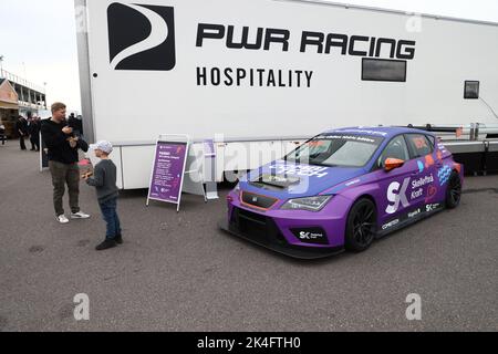 Le prototype électrique PWR001 lors de la course STCC de samedi dans la Grande finale à Mantorp Park, Mantorp, Suède. En 2023, le STCC sera le premier au monde à être un championnat national de voitures de tourisme 100% électriques. Banque D'Images