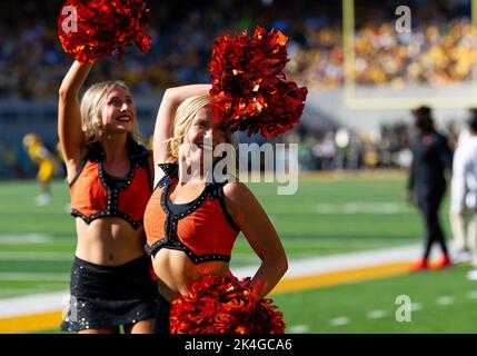 Waco, Texas, États-Unis. 1st octobre 2022. Les meneurs de gaieté des cow-boys de l'État de l'Oklahoma jouent pendant la moitié 2nd du match de football de la NCAA entre les cow-boys de l'État de l'Oklahoma et les ours Baylor au stade McLane de Waco, au Texas. Matthew Lynch/CSM/Alamy Live News Banque D'Images