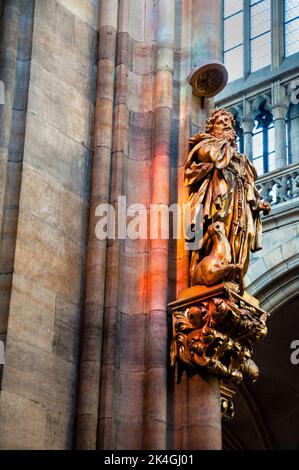 Riche intérieur gothique de la cathédrale Saint-Vitus, Venceslaus et Adalbert à Prague, République tchèque. Banque D'Images