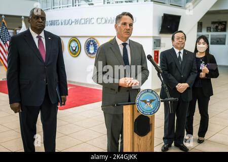 AIEA, États-Unis d'Amérique. 01st octobre 2022. AIEA, États-Unis d'Amérique. 01 octobre 2022. Le ministre australien de la Défense, Richard Marles, au centre, prononce un discours avant le début des pourparlers trilatéraux avec le secrétaire américain à la Défense, Lloyd J. Austin III, à gauche, et le ministre japonais de la Défense, Yasukaza Hamada, à droite, au Commandement Indo-Pacifique, Camp Smith, 1 octobre 2022, à l'AIEA, Oahu, Hawaï. Credit: Chad J. McNeeley/DOD/Alay Live News Banque D'Images