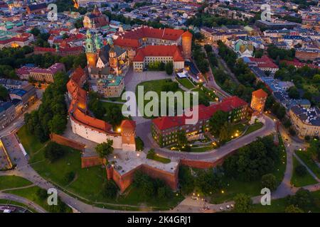 Cracovie - vue aérienne sur le complexe de Wawel, le château de Wawel et la cathédrale de Wawel Banque D'Images