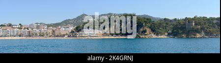 Côte de la Costa Brava avec plage de Lloret et hôtels le long de Camprodon i Arrieta et sa Caleta promenades, Catalogne, Espagne. Banque D'Images