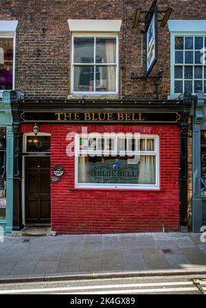 La plus petite maison publique de Blue Bell York avec le seul Grade ll classé décor édouardien original dans la ville York , Angleterre . Banque D'Images