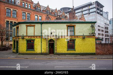Peveril of the Peak Pub, 127 Great Bridgewater St, Manchester Banque D'Images