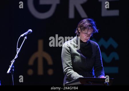 LAETITIA SADLER, STEREOLAB : Lætitia Sadier de Stereolab présente la Mountain Stage au Green Man Festival 2019 – un festival de musique au pays de Galles, au Royaume-Uni. Banque D'Images