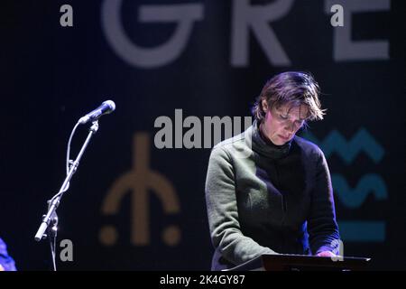 LAETITIA SADLER, STEREOLAB : Lætitia Sadier de Stereolab présente la Mountain Stage au Green Man Festival 2019 – un festival de musique au pays de Galles, au Royaume-Uni. Banque D'Images