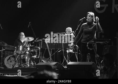 LAETITIA SADLER, STEREOLAB : Lætitia Sadier de Stereolab présente la Mountain Stage au Green Man Festival 2019 – un festival de musique au pays de Galles, au Royaume-Uni. Banque D'Images