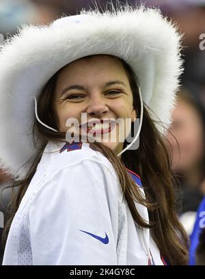 Baltimore, États-Unis. 02nd octobre 2022. Un fan de Buffalo Bills réagit au cours de la première moitié d'un match contre les Ravens de Baltimore au stade M&T Bank à Baltimore, Maryland, dimanche, 2 octobre 2022. Photo de David Tulis/UPI crédit: UPI/Alay Live News Banque D'Images