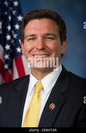 Le gouverneur de Floride Ron DeSantis dans un portrait officiel de 2013 quand il a servi pour la première fois comme représentant de Floride à la Chambre des représentants des États-Unis à partir de 2013-2018 avant de devenir gouverneur de Floride en 2019. (ÉTATS-UNIS) Banque D'Images