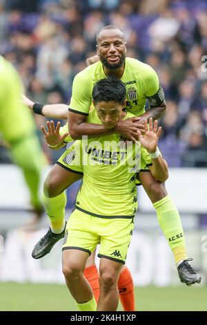 Ryota Morioka de Charleroi célèbre après avoir obtenu son score lors d'un match de football entre RSCA Anderlecht et Sporting Charleroi, dimanche 02 octobre 2022 à Anderlecht, le 10 e jour de la première division du championnat belge « Jupiler Pro League » 2022-2023. BELGA PHOTO BRUNO FAHY Banque D'Images