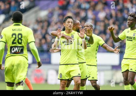 Ryota Morioka de Charleroi célèbre après avoir obtenu son score lors d'un match de football entre RSCA Anderlecht et Sporting Charleroi, dimanche 02 octobre 2022 à Anderlecht, le 10 e jour de la première division du championnat belge « Jupiler Pro League » 2022-2023. BELGA PHOTO BRUNO FAHY Banque D'Images