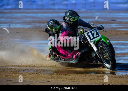 St Annes on Sea, Royaume-Uni. 2nd octobre 2022. Neal Owen et Jason Farwell (12 ans) lors du Championnat britannique de course de sable Fylde ACU, le dimanche 2nd octobre 2022. (Credit: Ian Charles | MI News) Credit: MI News & Sport /Alay Live News Banque D'Images