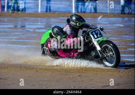 St Annes on Sea, Royaume-Uni. 2nd octobre 2022. Neal Owen et Jason Farwell (12 ans) lors du Championnat britannique de course de sable Fylde ACU, le dimanche 2nd octobre 2022. (Credit: Ian Charles | MI News) Credit: MI News & Sport /Alay Live News Banque D'Images