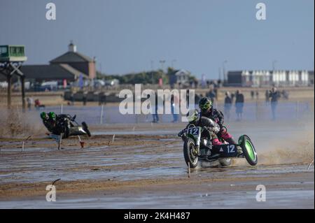 St Annes on Sea, Royaume-Uni. 2nd octobre 2022. Neal Owen & Jason Farwell (12) Rick McAuley & Alan Hoskin (51) pendant le Championnat britannique de course de sable de Fylde ACU, le dimanche 2nd octobre 2022. (Credit: Ian Charles | MI News) Credit: MI News & Sport /Alay Live News Banque D'Images