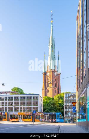 Rue Klarabergsgatan et église de Saint Clare à Stockholm Banque D'Images