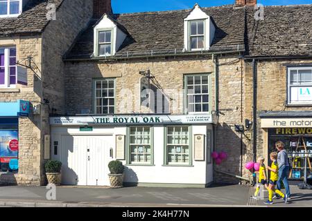 16th Century The Royal Oak Pub, High Street, Witney, Oxfordshire, Angleterre, Royaume-Uni Banque D'Images