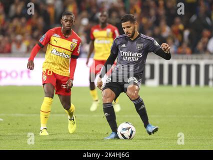 Henrique Silva Milagres de Lyon, David Pereira Da Costa de Lens (à gauche) lors du championnat français Ligue 1, match de football entre RC Lens (RCL) et Olympique Lyonnais (OL, Lyon) sur 2 octobre 2022 au Stade Bolaert-Delelis à Lens, France - photo: Jean Catuffe/DPPI/LiveMedia Banque D'Images