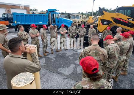 Le 202nd RED HORSE Squadron se prépare et quitte le 3-265 ADA Regiment, Armory de la Garde nationale, Bradenton (Floride) en réponse à l'ouragan Ian, le 29 septembre 2022. (É.-U. Photo de la Garde nationale aérienne par le senior Airman Jesse Hanson) Banque D'Images