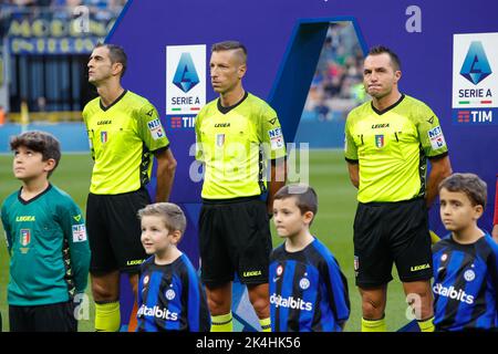 Milan, Italie. 01st octobre 2022. Italie, Milan, oct 1 2022: Davide Massa (arbitre) et assistants pendant la présentation du match jeu de football FC INTER vs AS ROMA, Serie A Tim 2022-2023 day8 San Siro stade (photo de Fabrizio Andrea Bertani/Pacific Press) crédit: Pacific Press Media production Corp./Alay Live News Banque D'Images