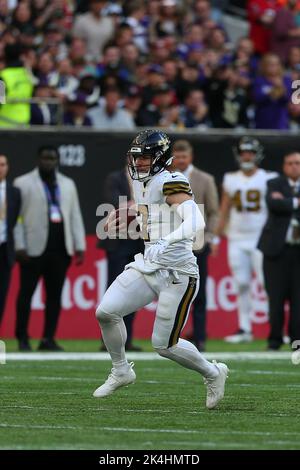 Londres, Royaume-Uni. 2nd octobre 2022 ; Stade Tottenham Hotspur. Tottenham, Londres, Angleterre; NFL UK football, Minnesota Vikings versus The New Orleans Saints: New Orleans Saints Tight End Taysom Hill Credit: Action plus Sports Images/Alay Live News Banque D'Images