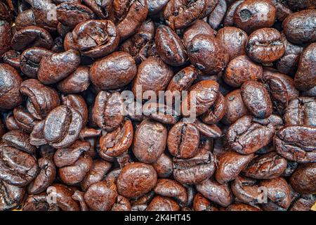 Gros plan des grains de café torréfiés Banque D'Images