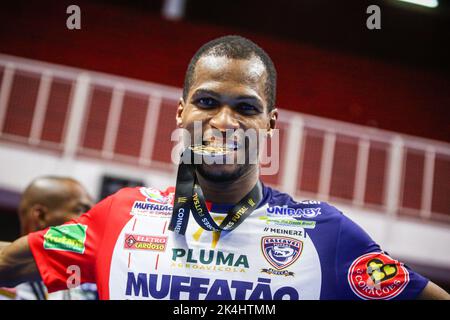 Buenos Aires, Argentine. 02nd octobre 2022. Edimar de Cascavel (BRA) vu lors de la cérémonie de remise des prix de Libertadores Futsal 2022 à l'arène de Befol, à Buenos Aires. Crédit : SOPA Images Limited/Alamy Live News Banque D'Images