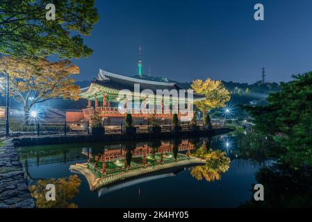 Namsangol Hanok Village vue de nuit dans le centre de Séoul, Corée du Sud Banque D'Images