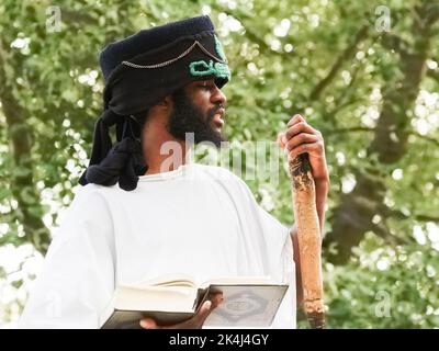 Londres Angleterre - 15 juin 2009;Editorial - Homme à barbe noire avec un chapeau inhabituel sur Hyde Park SOAP box prêchant Banque D'Images