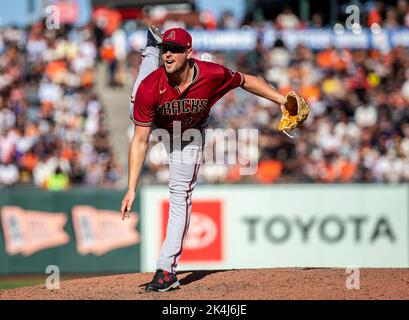 San Francisco, États-Unis. 02 octobre 2022 San Francisco CA, États-Unis le pichet de secours de l'Arizona Kevin Ginkel (37) sur la plaie pendant le match de l'ouest de la MLB NL entre les diamants de l'Arizona et les Giants de San Francisco. Les Giants ont battu Arizona 4-3 en the10th en manning à Oracle Park San Francisco Calif. Thurman James/CSM crédit: CAL Sport Media/Alay Live News Banque D'Images