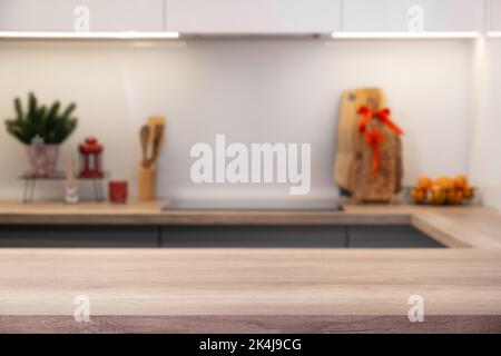 Intérieur de cuisine de Noël flou. Fond festif Banque D'Images