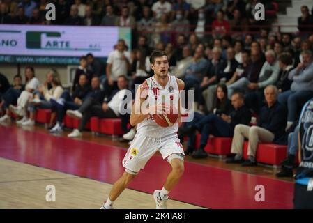 10 Giovanni de Nicolao Openjobmestis Varèse lors du championnat LBA Italie entre Openjobmestis Varèse vs Dinamo Sassari Banco di Sardegna Bas Banque D'Images