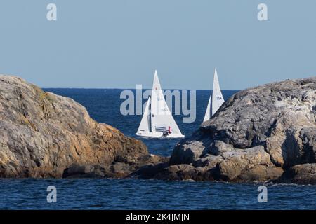 Un voilier de course de la flotte de classe Etchells dans la mer - Bacardi Cup Invitational Regatta Banque D'Images